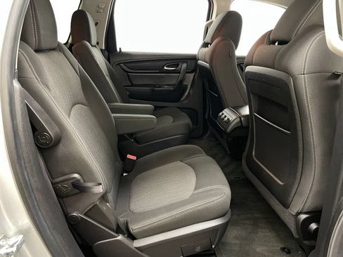 Used 2015 Chevrolet Traverse LT w/ Style and Technology Package FWD image 43