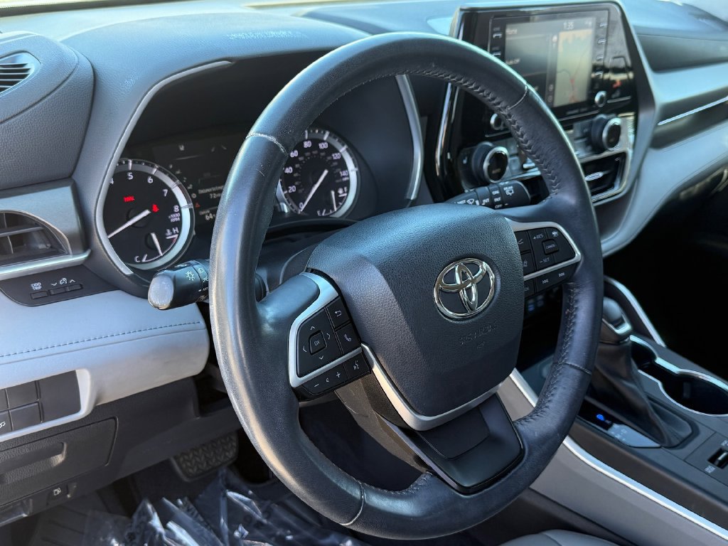 Certified 2022 Toyota Highlander XLE AWD/4WD image 29