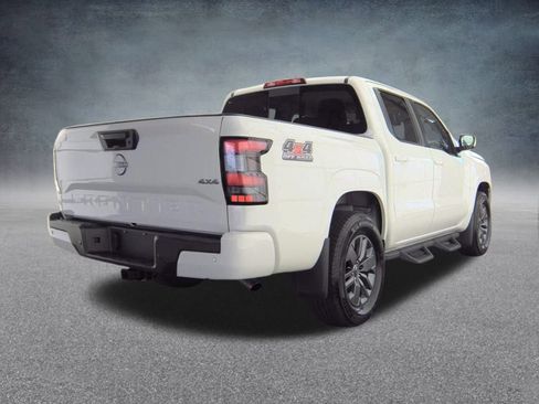 Used 2025 Nissan Frontier SV image 21