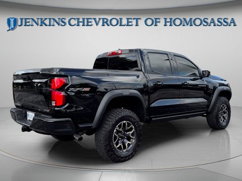 Used 2025 Chevrolet Colorado ZR2 w/ Technology Package AWD/4WD image 5