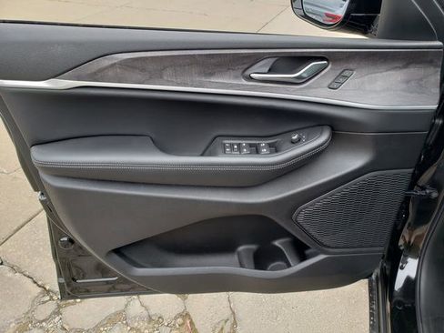 New 2025 Jeep Grand Cherokee Limited image 7