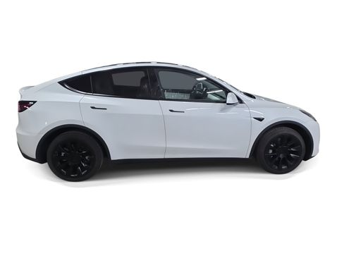 Certified 2022 Tesla Model Y Long Range AWD/4WD image 7