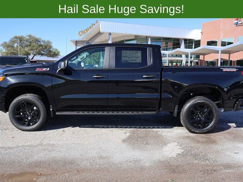 Used 2025 Chevrolet Silverado 1500 Custom Trail Boss AWD/4WD image 2