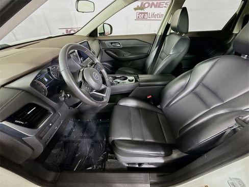 Certified 2021 Nissan Rogue SV w/ Premium Package image 26