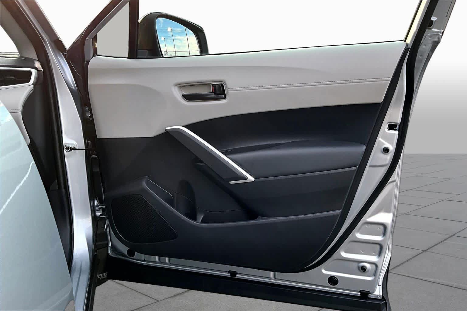 Used 2025 Toyota Corolla Cross L FWD image 23