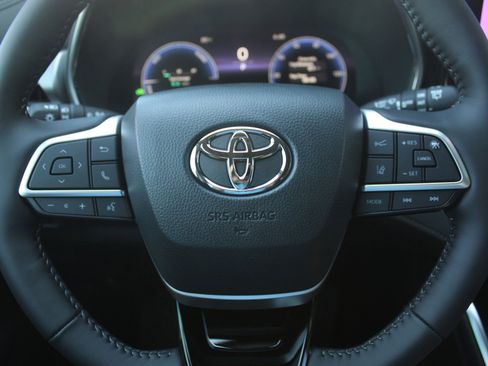 New 2026 Toyota Highlander Platinum image 20