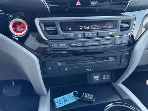 Used 2022 Honda Pilot Touring image 25