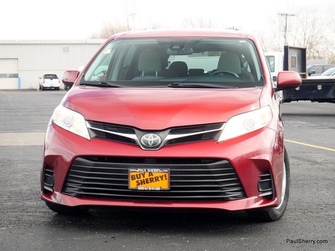 Used 2018 Toyota Sienna LE image 8