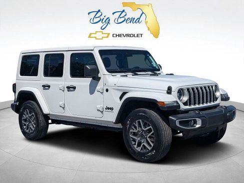 Used 2025 Jeep Wrangler Unlimited Sahara AWD/4WD image 1