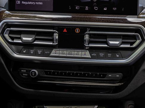 Used 2024 BMW X4 xDrive30i w/ Parking Assistance Package image 13