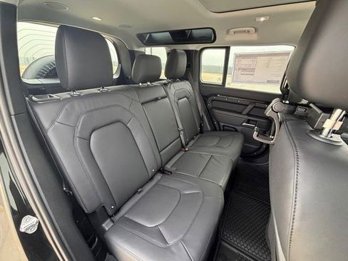 New 2026 Land Rover Defender 110 X-Dynamic SE image 20