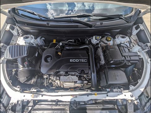 Used 2020 Chevrolet Equinox LS w/ LPO, Cargo Package AWD/4WD image 17