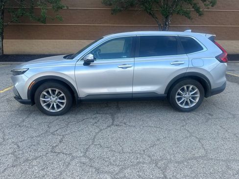 Used 2024 Honda CR-V EX image 2