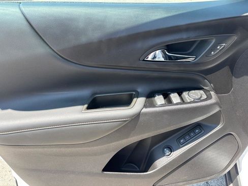 Used 2024 Chevrolet Equinox Premier AWD/4WD image 11