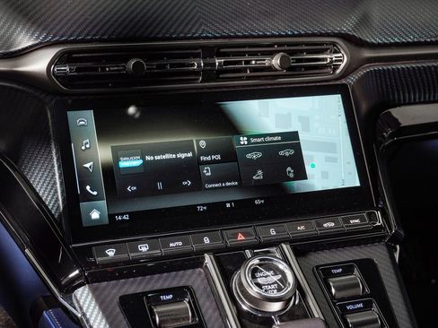 Used 2025 Aston Martin V8 Vantage Coupe image 27