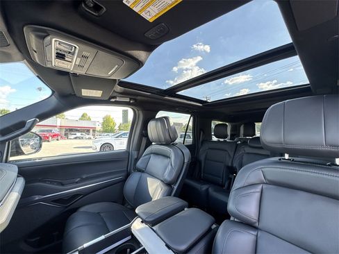 New 2025 Lincoln Navigator Reserve w/ Jet Appearance Package image 22