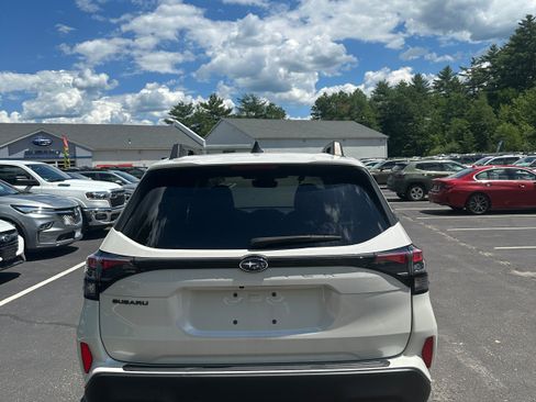 Used 2025 Subaru Forester Premium AWD/4WD image 6