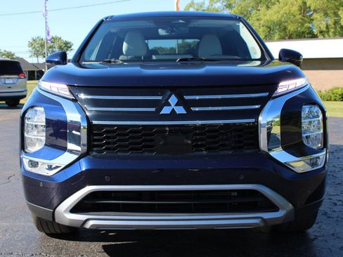 Used 2025 Mitsubishi Outlander SE FWD image 2