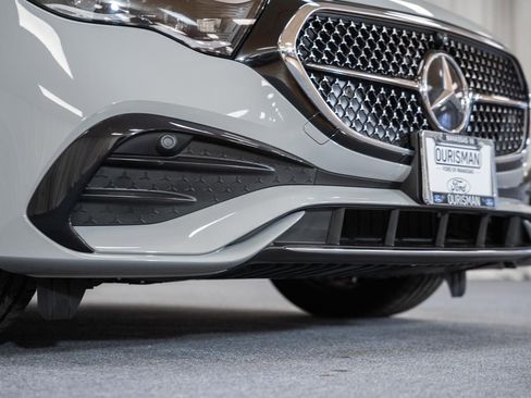 Used 2025 Mercedes-Benz E 350 4MATIC Sedan image 17