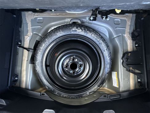 Used 2015 Toyota Yaris LE image 40