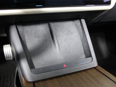 Used 2021 Tesla Model S Plaid image 16