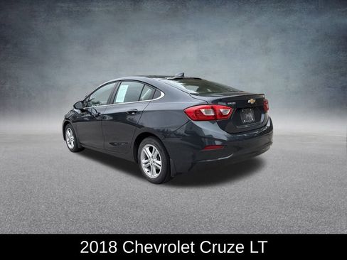 Used 2018 Chevrolet Cruze LT image 3