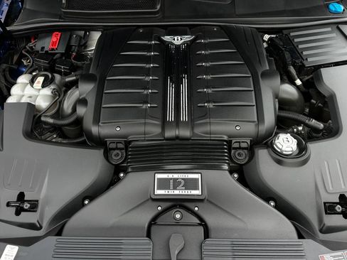 Used 2017 Bentley Bentayga AWD/4WD image 33