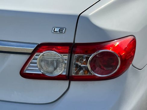 Used 2013 Toyota Corolla LE w/ Premium Pkg FWD image 18