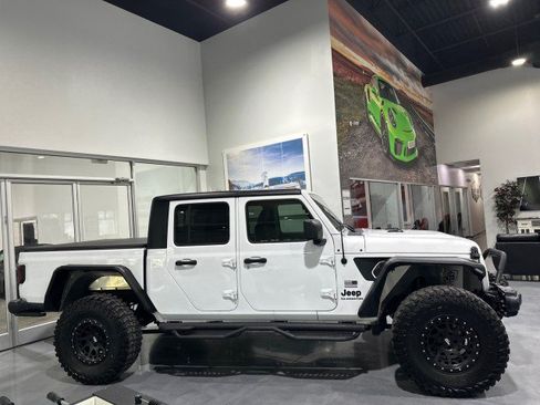 Used 2023 Jeep Gladiator Sport AWD/4WD image 26