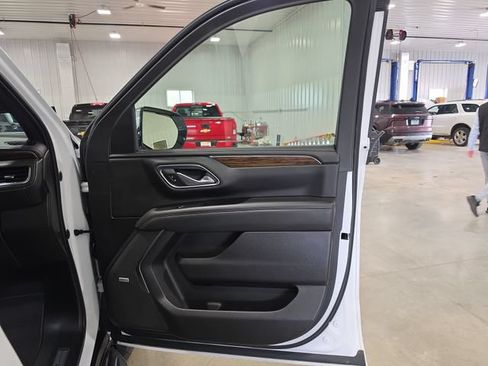Used 2021 Chevrolet Tahoe Premier AWD/4WD image 32