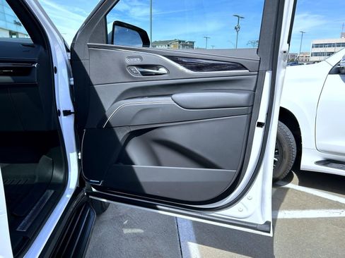 Used 2022 Cadillac Escalade Sport w/ LPO, ONYX Package image 16