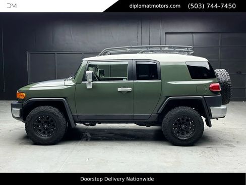 Used 2014 Toyota FJ Cruiser 4WD image 3