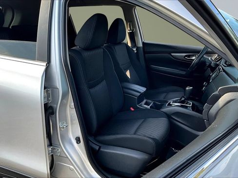 Used 2017 Nissan Rogue SV w/ SV Premium Package AWD/4WD image 13