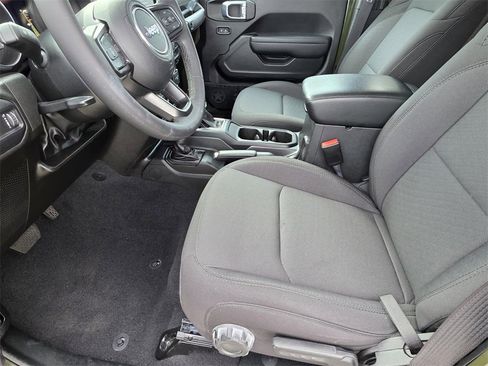Used 2023 Jeep Gladiator Willys image 8
