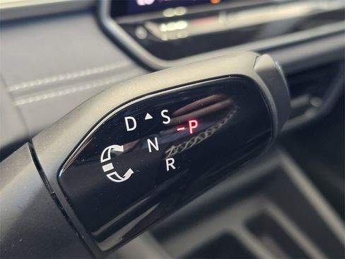 New 2025 Volkswagen Tiguan SE image 14