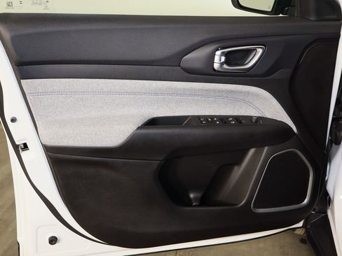 New 2024 Jeep Compass Latitude image 21