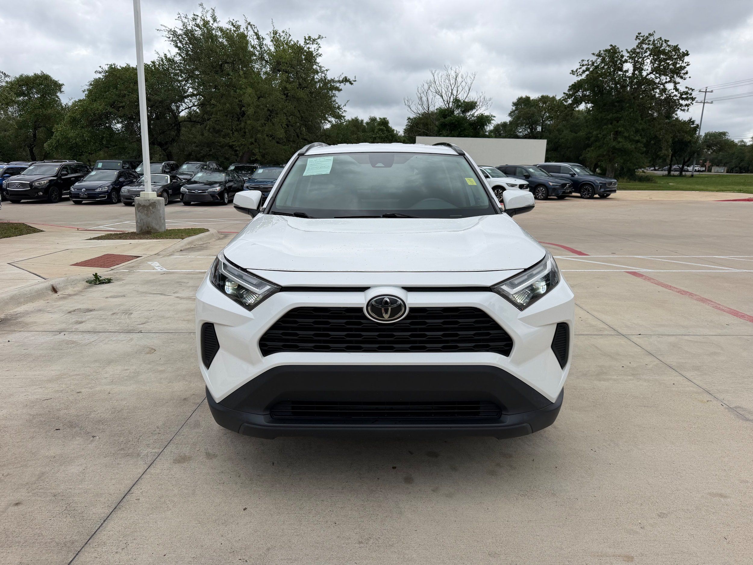 Used 2022 Toyota RAV4 XLE FWD image 8