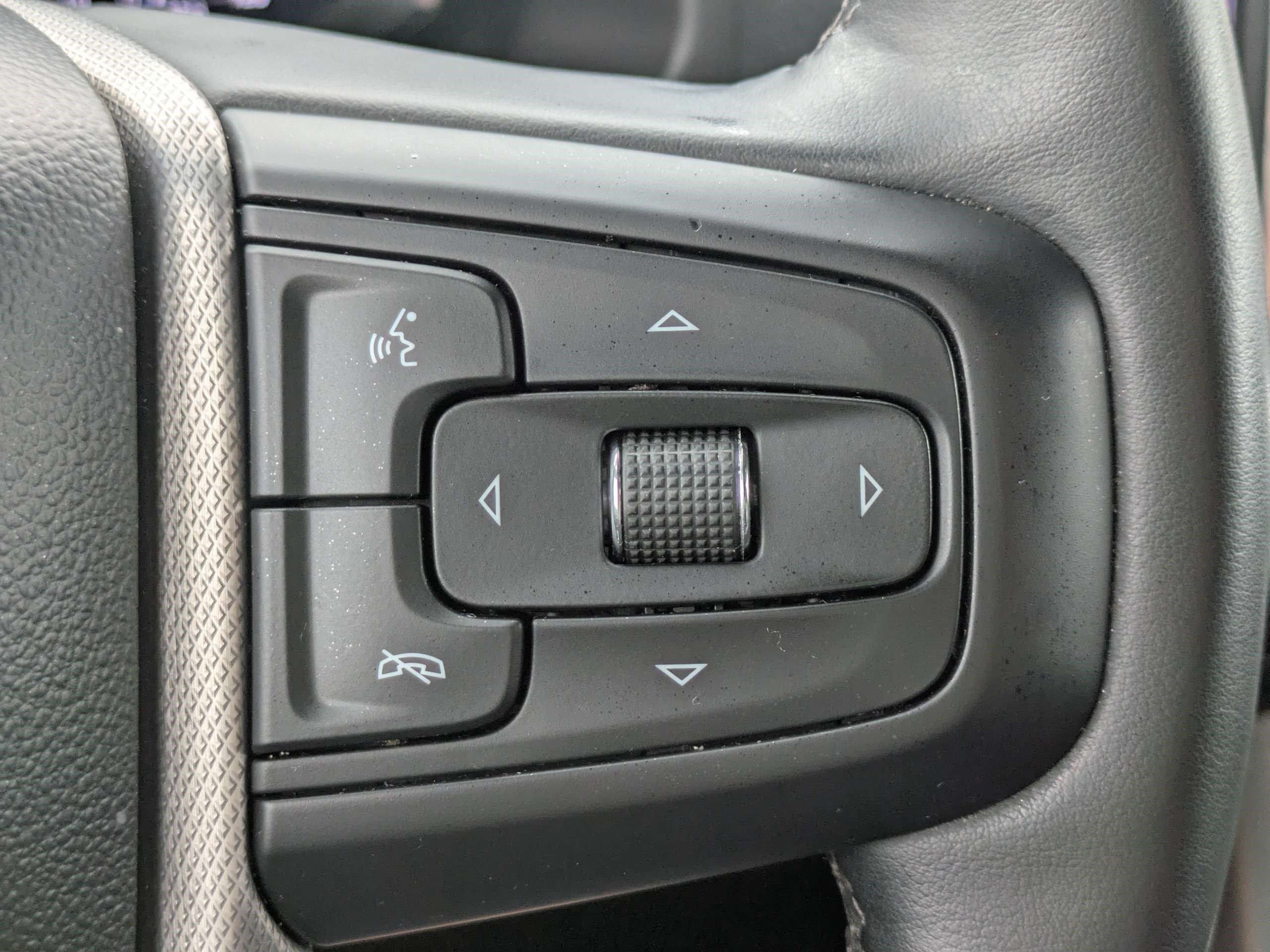 Used 2024 GMC Yukon Denali RWD image 29