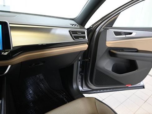 Used 2024 Volkswagen Atlas Cross Sport SE w/ Panoramic Sunroof Package AWD/4WD image 30
