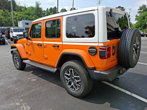 New 2026 Jeep Wrangler Unlimited Sahara w/ Whitecap Package AWD/4WD image 4