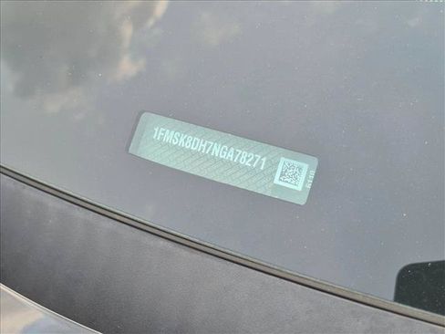 Used 2022 Ford Explorer XLT w/ Equipment Group 202A AWD/4WD image 19