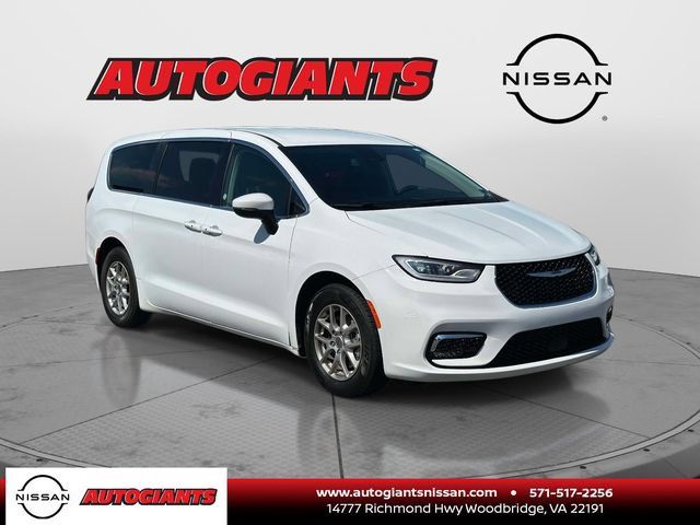 Used 2023 Chrysler Pacifica Touring-L FWD image 1