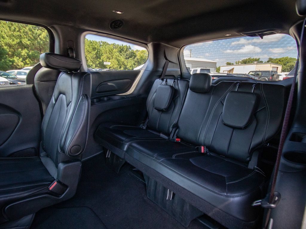 Used 2025 Chrysler Pacifica Select FWD image 11