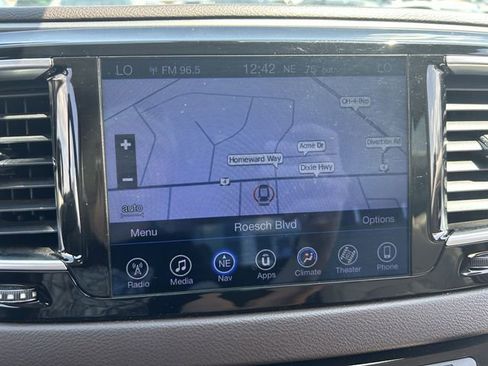 Used 2017 Chrysler Pacifica Touring-L Plus FWD image 13
