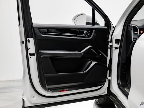 Used 2023 Porsche Cayenne image 71