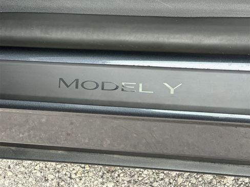 Used 2023 Tesla Model Y Long Range image 11