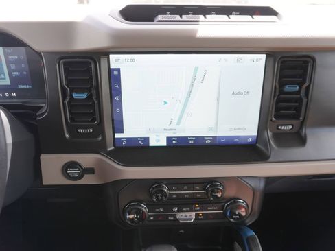 Used 2022 Ford Bronco Wildtrak image 8