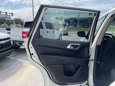 Used 2020 Nissan Pathfinder SV FWD image 19
