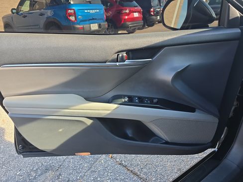 Used 2018 Toyota Camry SE image 29