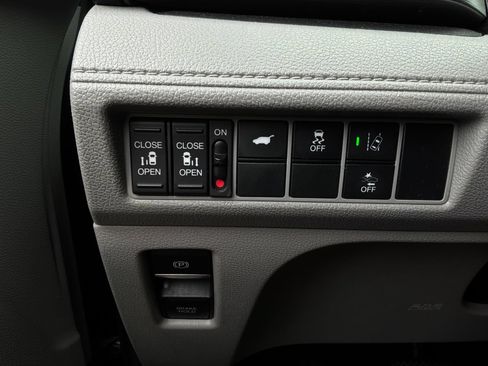 Used 2018 Honda Odyssey EX-L image 25